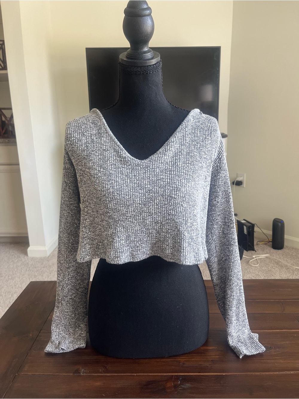 Fashion Nova V-Neck Cropped Knit Sweater - Gray